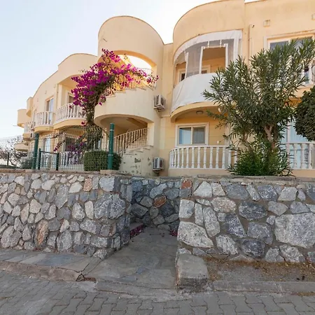 Charming And Peaceful Villa With Shared Pool In Milas Vilă *