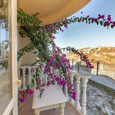 Vilă Charming And Peaceful Villa With Shared Pool In Milas Bogazici