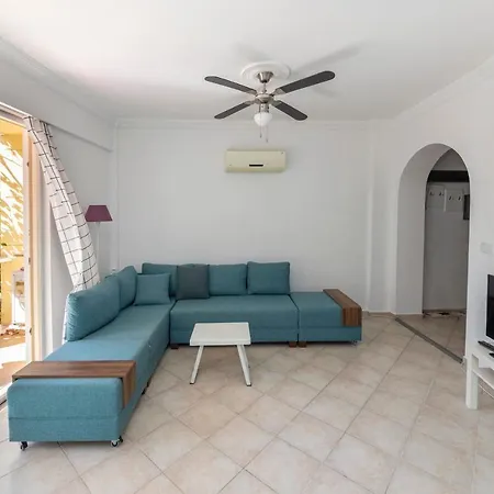 Vilă Charming And Peaceful Villa With Shared Pool In Milas Bogazici