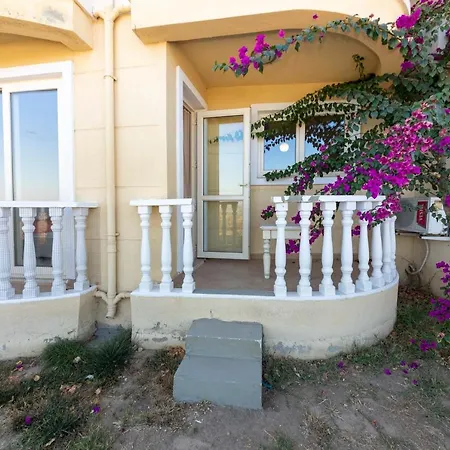 Charming And Peaceful Villa With Shared Pool In Milas Vilă