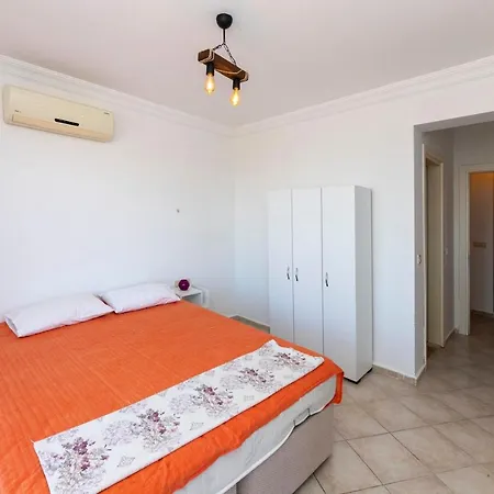Charming And Peaceful Villa With Shared Pool In Milas Vilă *
