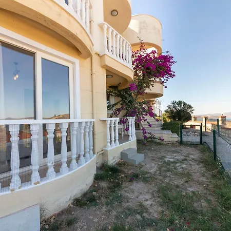 Vilă Charming And Peaceful Villa With Shared Pool In Milas *